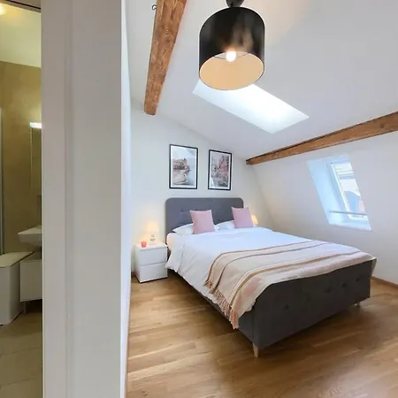 3-bed With Skylight Windows Rm4-6f *