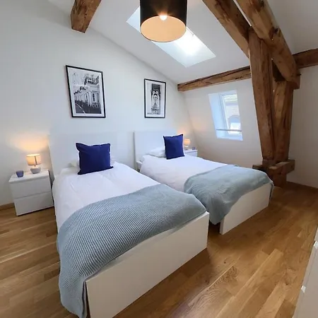 3-bed With Skylight Windows Rm4-6f Lejlighed *